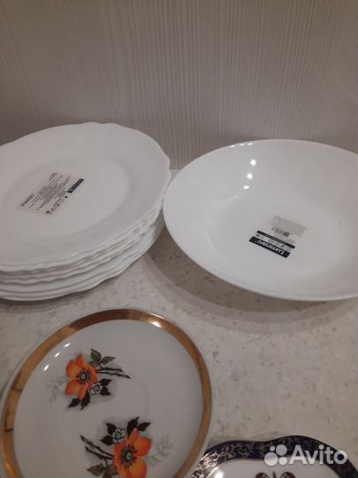 Тарелки, блюдца, сахарница
