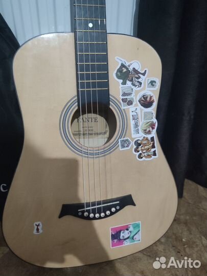 Акустическая гитара