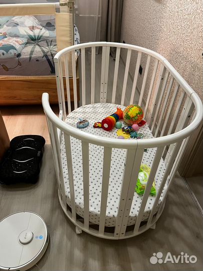 Детская кроватка с маятником и балдахином