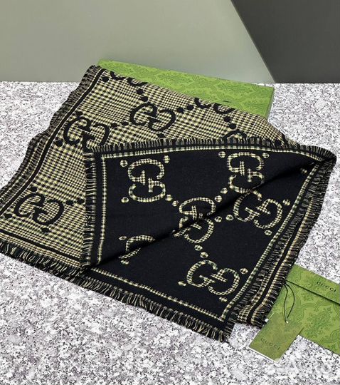 Жаккардовый вязаный шарф Gucci
