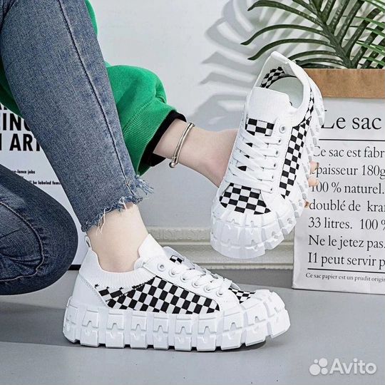 Кроссовки женские