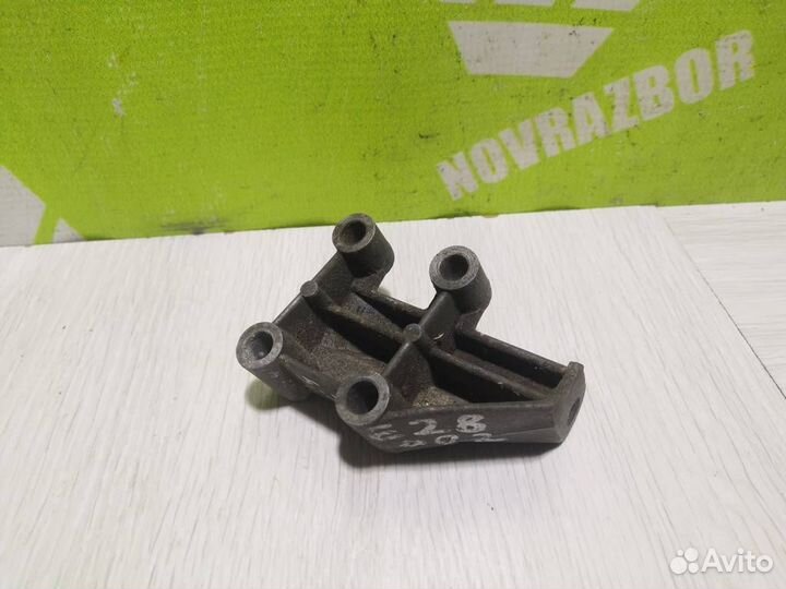 Кронштейн двигателя бмв Е28