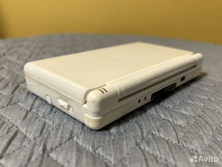 Nintendo DS Lite + R4 2Гб