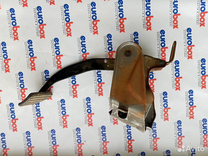 Педаль тормоза Nissan Terrano III (D10) 2014