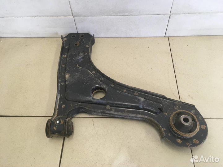 Рычаг передний правый Gentra II 2013-2015