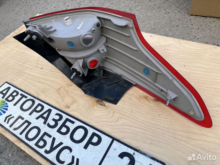 Фонарь правый внешний Ford Focus 3