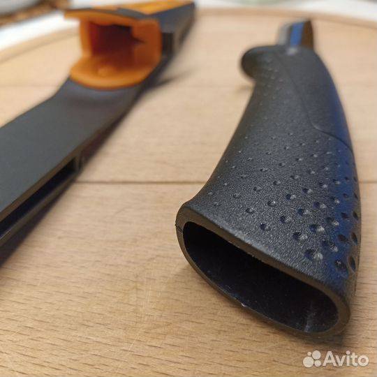 Нож кухонный с точилкой Фискарс Fiskars, новый