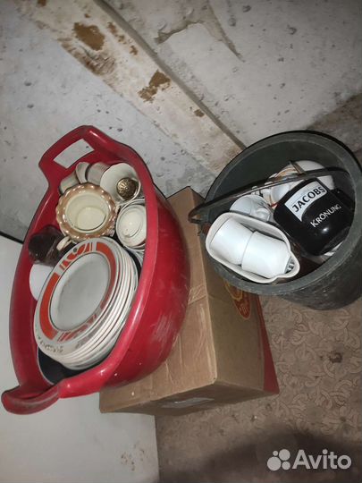 Посуда тарелки блюдца кружки заварники чайные пары