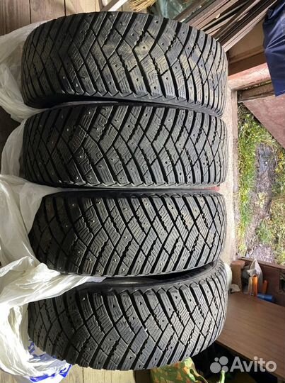 Goodyear UltraGrip Ice Arctic SUV 215/60 R17