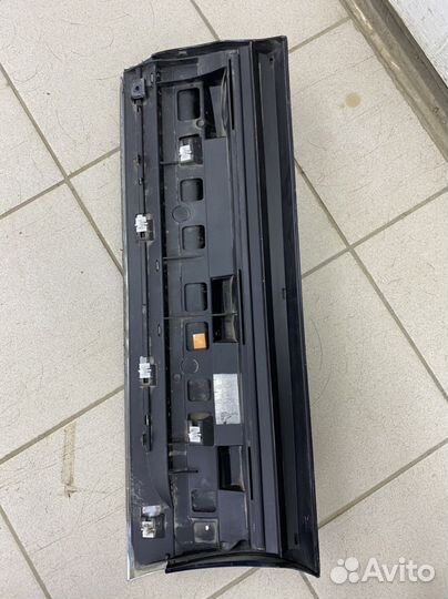 Молдинг задней левой двери VW Touareg NF/FL