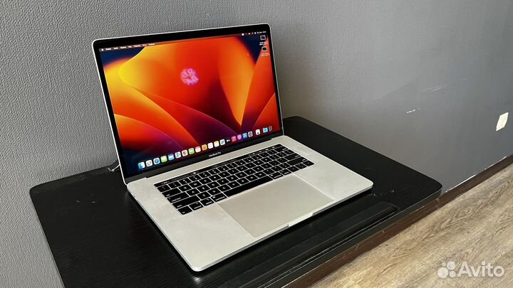 MacBook Pro 15 2019 1 цикл (царапина экран)