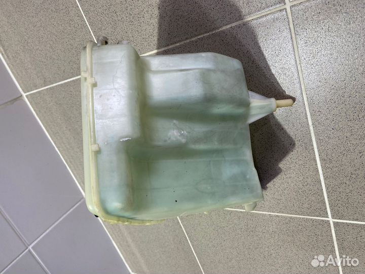 Бачок омывателя Toyota Corolla Levin 1994
