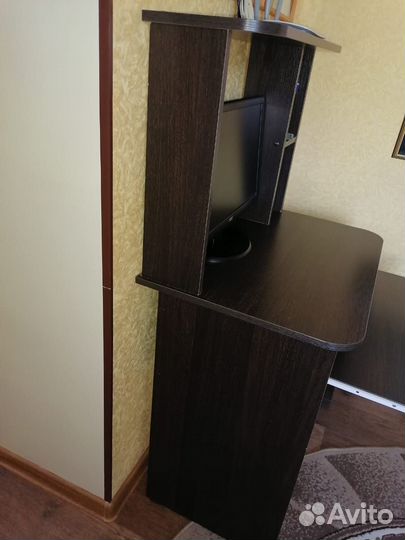 Стол копьютерный+компьютерное кресло