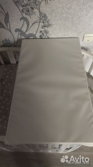 Пеленальная доска на кроватку