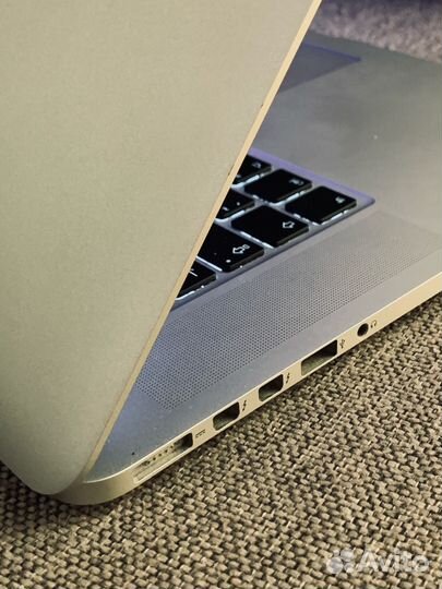 Apple MacBook Pro 15 i7 16gb 256gb SSD (2015)