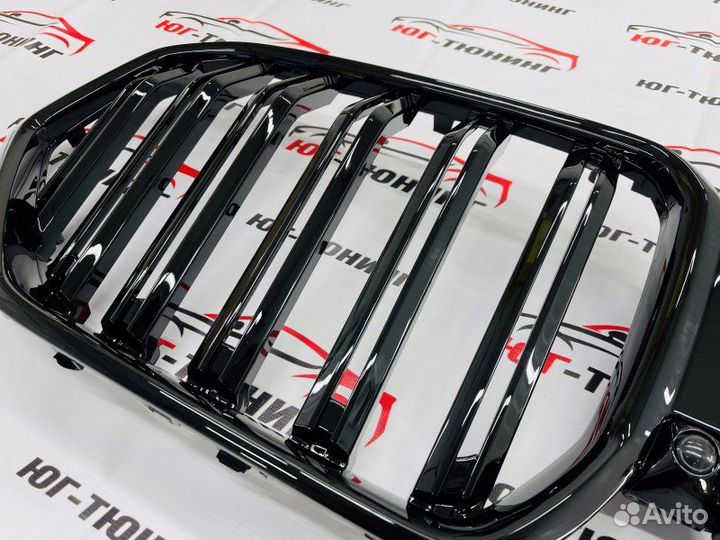 Решетка на BMW Х6 G06 в стиле Х6М с триколором