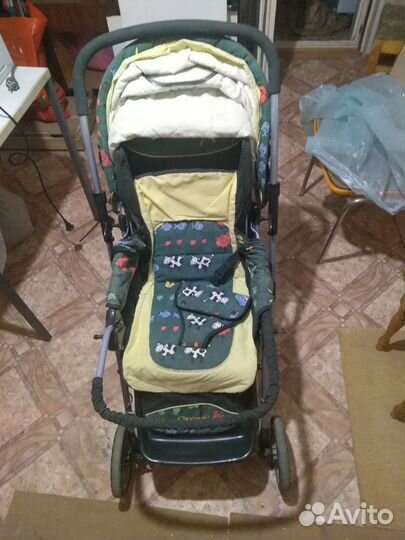 Сидящая детская коляска красный