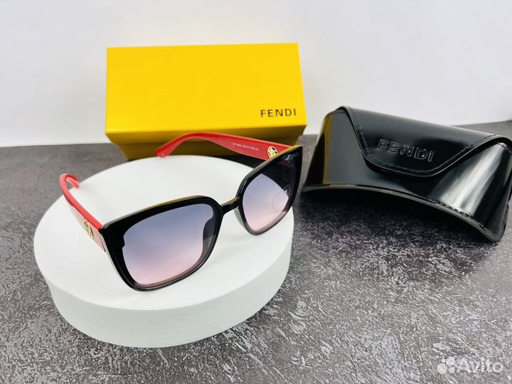 Солнечные очки Fendi