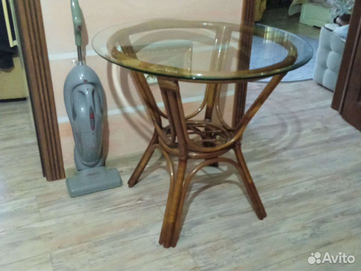 Стол кухонный стеклянный