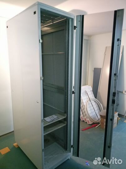 Шкаф серверный 47U (600х1000) дверь стекло, черный