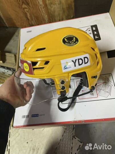 Хоккейный шлем