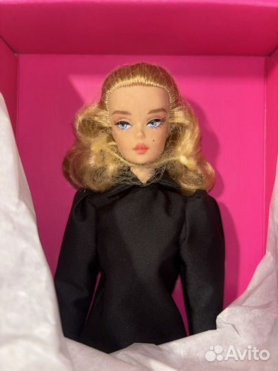 Barbie best in black