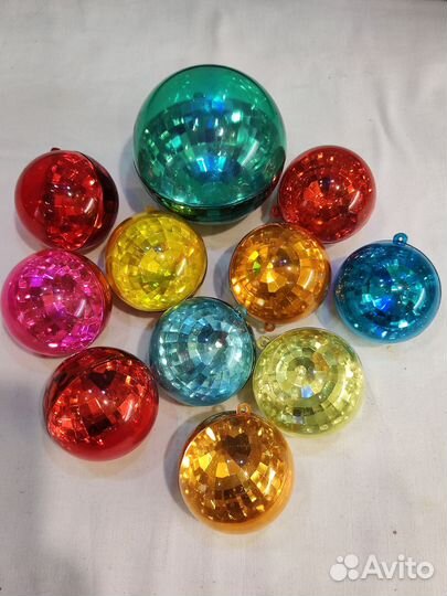 Ёлочные игрушки, пластик