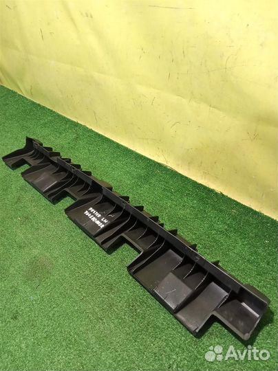 Кронштейн крепления накладки порога левого Renaul