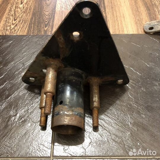 Кронштейн для запасного колеса на гелендваген