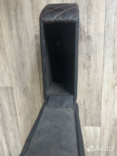 Подлокотник ваз 2107