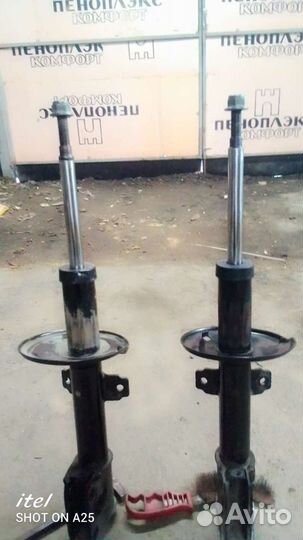 Амортизатор передний Рено Дастер