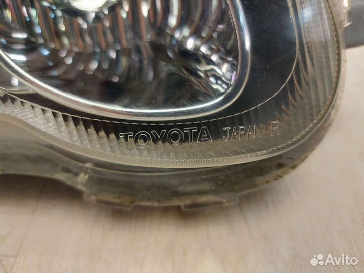 Фара правая Toyota Yaris 2003-2005