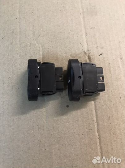 Кнопки стеклоподъемников Renault Duster