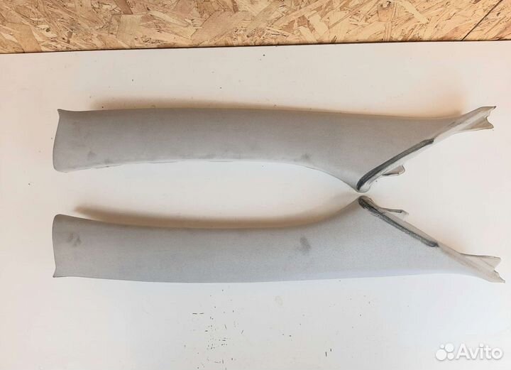 Накладка на стойку кузова Toyota Avensis 2