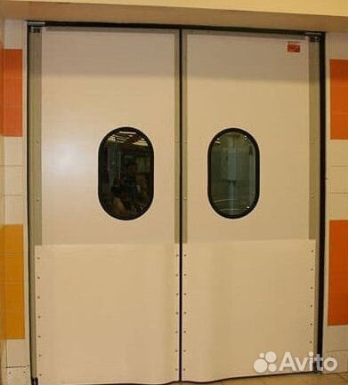 Двери в ресторан бар