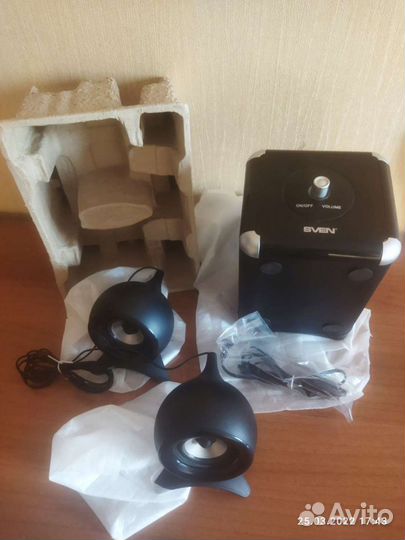 Мультимедийная акустическая система с сабвуферо