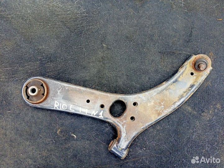 Рычаг подвески передний левый Kia Rio 2012