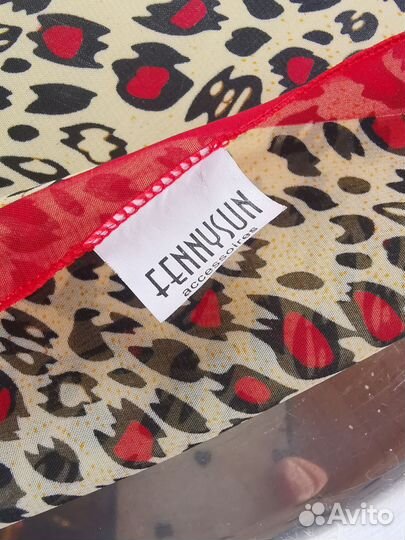 Красивый тонкий платок