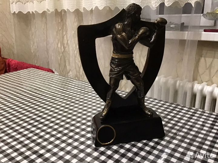 Статуэтка боксер