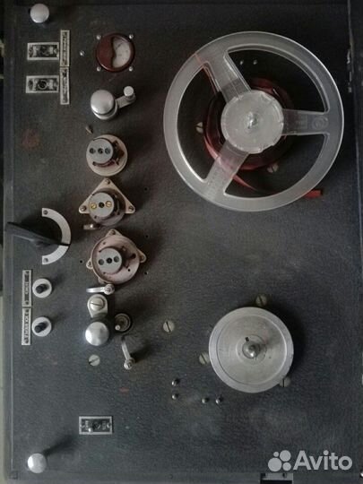 Ретро катушечный магнитофон СССР 60х