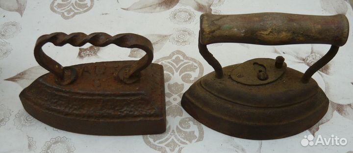 Старые чугунные утюги