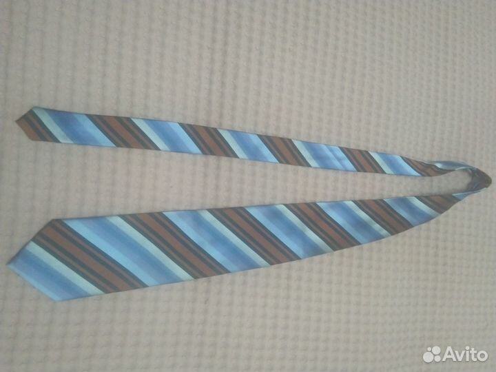 Галстук Lanvin в состоянии нового