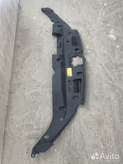 Накладка замка капота Toyota Highlander 3