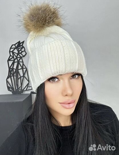 Шапка с натуральным помпоном