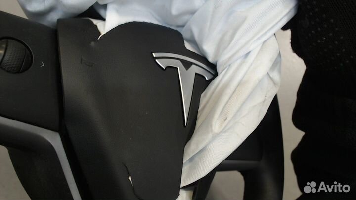 Руль Tesla Model 3, 2019