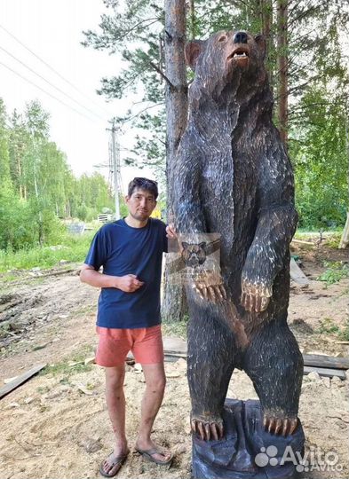 Резная фигура из дерева / ручная работа