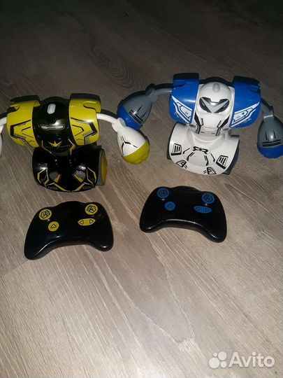 Робот на пульте