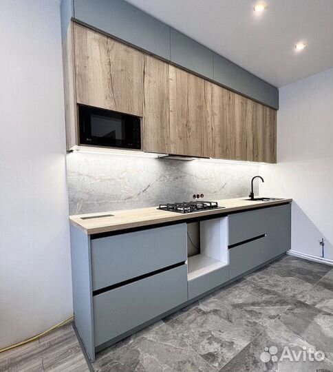 Кухня под потолок в новостройку