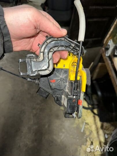 Замок двери передний левый Kia Ceed 2 JD хэтчбек