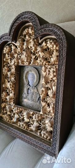 Икона Иисус Христос в киоте